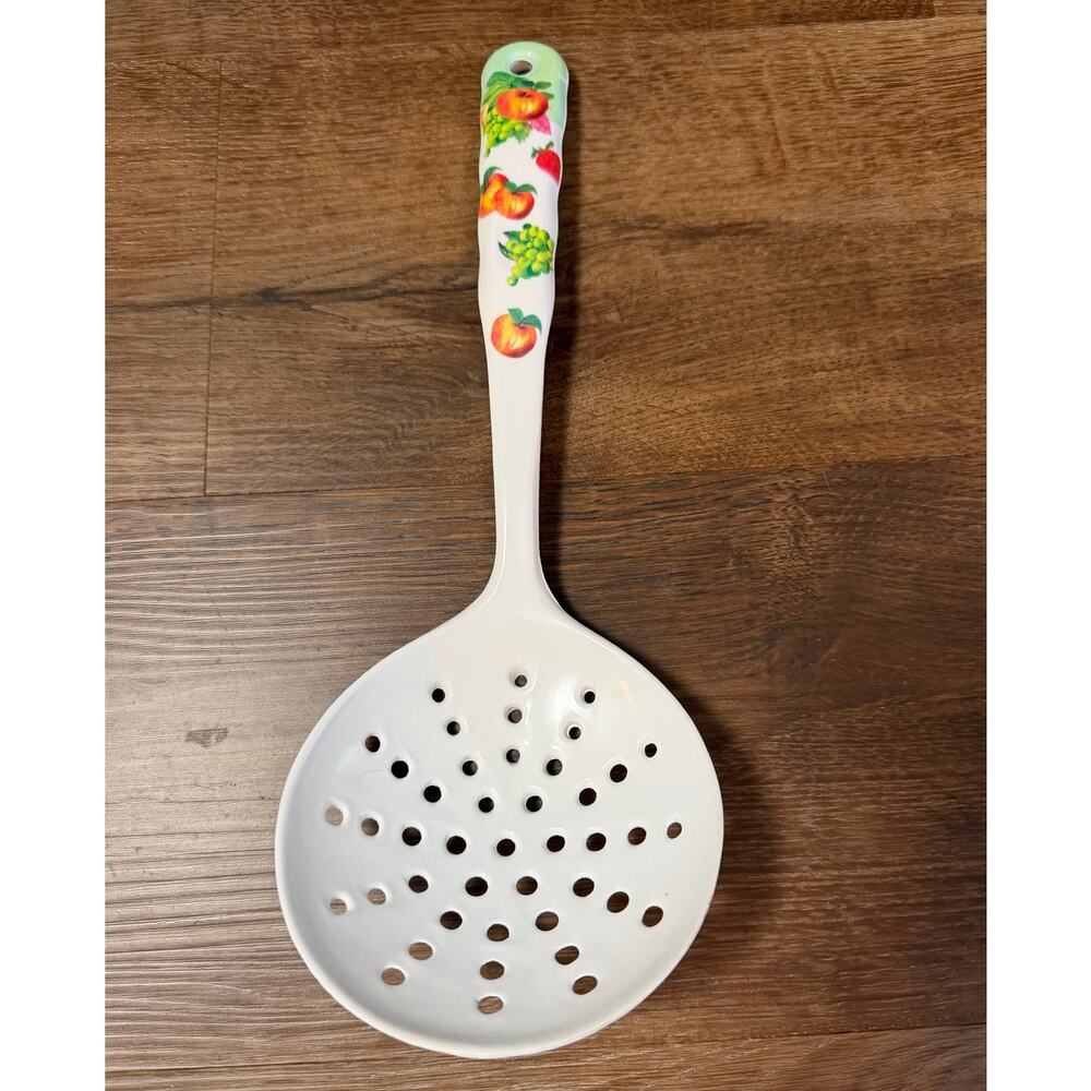 MELAMINE WARE White with Apples Grapes and Strawberries Strainer